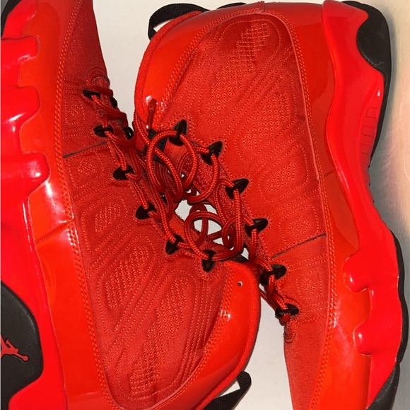 Jordan 9 Chile red